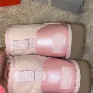 pink low ugg boots